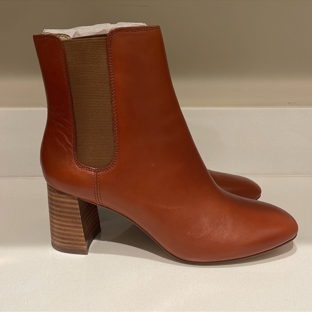 Ann Taylor Noemie Leather Ankle bootie s 8 1/2